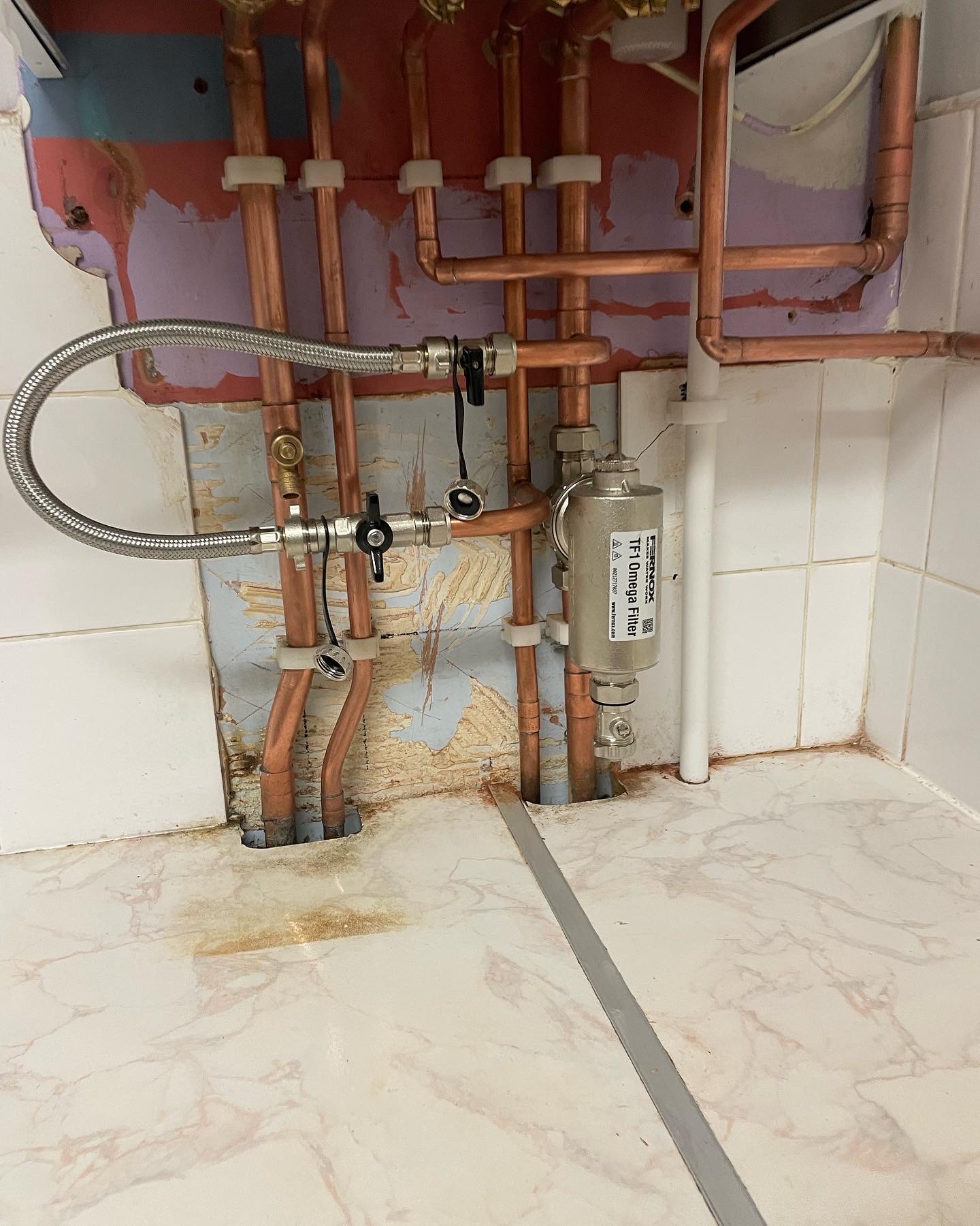 Boiler pipework and system filter arrangement by Pomona Eco Solutions