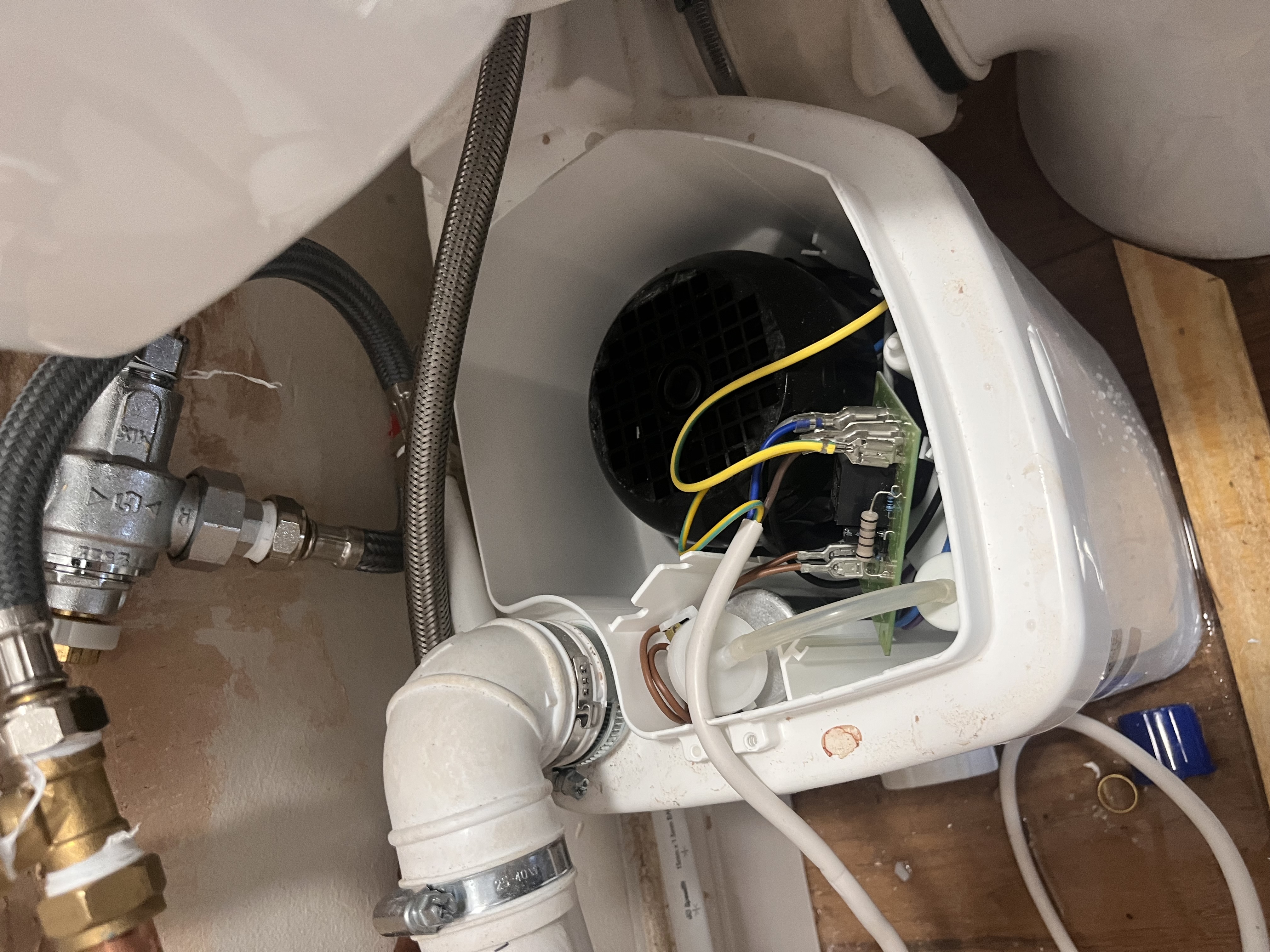 Domestic boiler pipework and magnetic filter fitted neatly by Pomona Eco Solutions